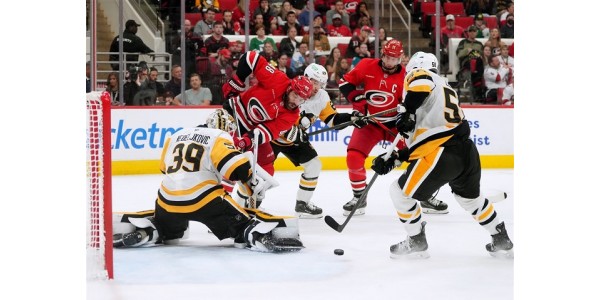 Les Hurricanes de la Caroline ont remporté leur huitième victoire consécutive cette saison